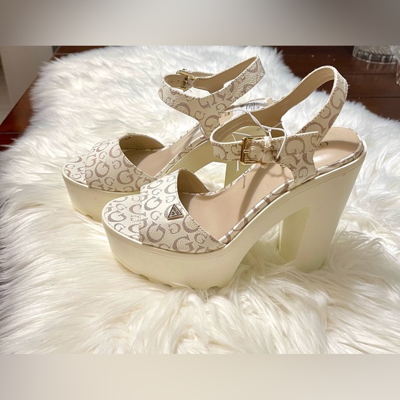✨JIST IN✨ NWT - GUESS Platform Sandals Size 8 - Picture 2 of 10
